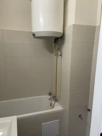 Pronájem bytu 1+kk, Praha - Nusle, Kloboučnická, 28 m2