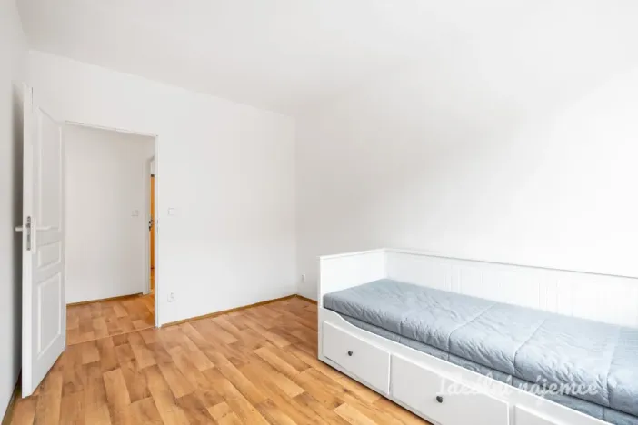 Pronájem bytu 2+kk, Praha - Bohnice, Zelenohorská, 42 m2