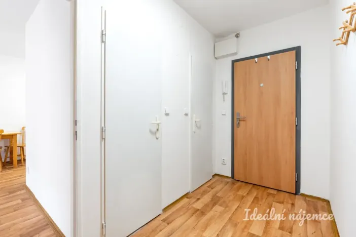 Pronájem bytu 2+kk, Praha - Bohnice, Zelenohorská, 42 m2