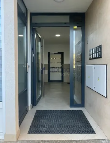 Pronájem bytu 3+kk, Praha, U Sluncové, 74 m2