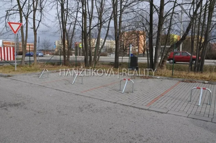 Pronájem garážového stání, České Budějovice - České Budějovice 2, Husova tř., 13 m2