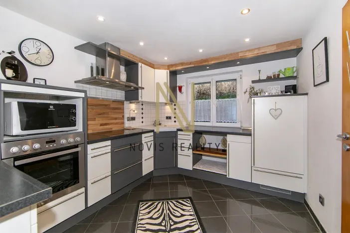 Prodej vícegeneračního domu, Regen,Německo, 213 m2