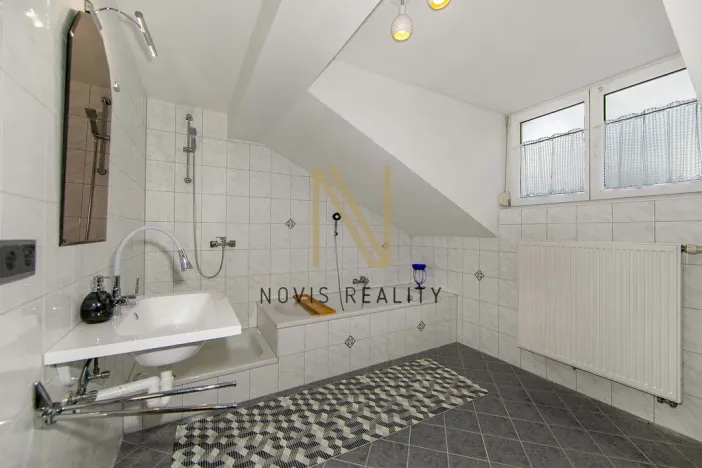 Prodej vícegeneračního domu, Regen,Německo, 213 m2