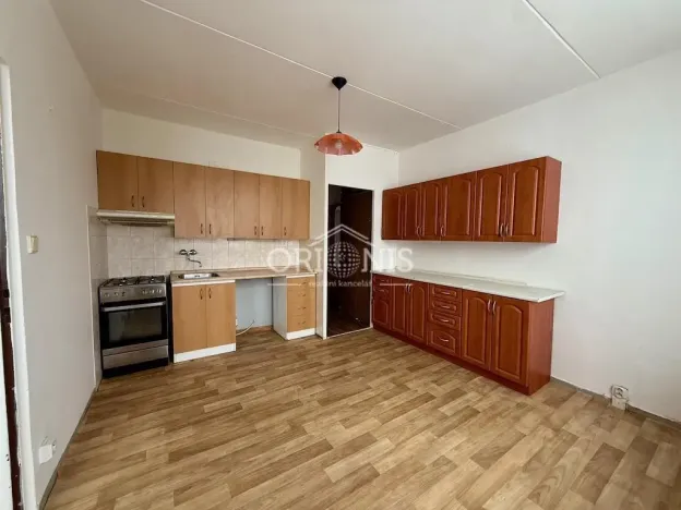 Pronájem bytu 1+1, Chomutov, Březenecká, 36 m2