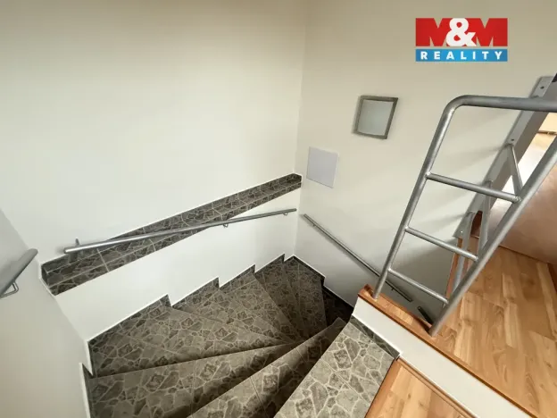 Pronájem atypického bytu, Žatec, Žižkovo náměstí, 100 m2