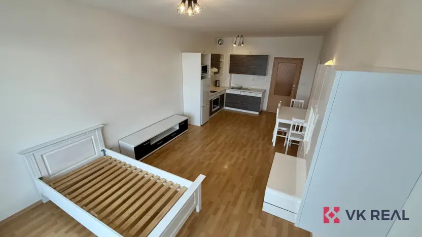 Pronájem bytu 1+kk, Praha - Řeporyje, Wiesenthalova, 38 m2