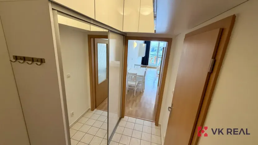 Pronájem bytu 1+kk, Praha - Řeporyje, Wiesenthalova, 38 m2