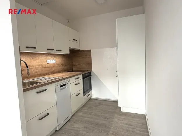 Pronájem bytu 1+kk, Kladno, Poděbradova, 33 m2