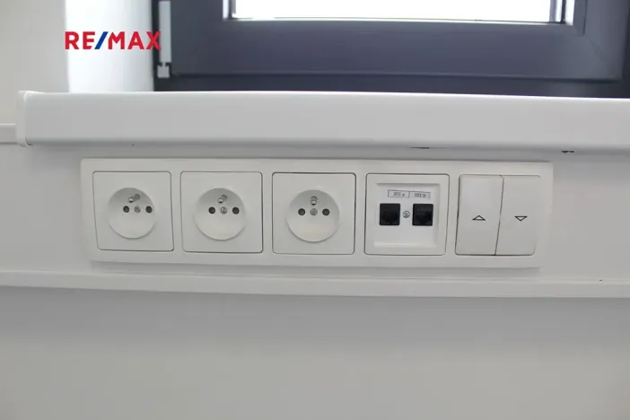 Pronájem kanceláře, Praha - Dolní Měcholupy, Ke Kablu, 39 m2