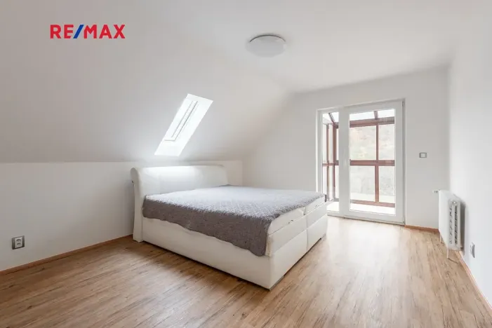 Prodej komerční nemovitosti, Měchenice, Hlavní, 330 m2