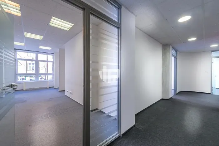 Pronájem kanceláře, Praha - Holešovice, Na Maninách, 725 m2