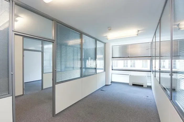 Pronájem kanceláře, Praha - Smíchov, Štefánikova, 160 m2