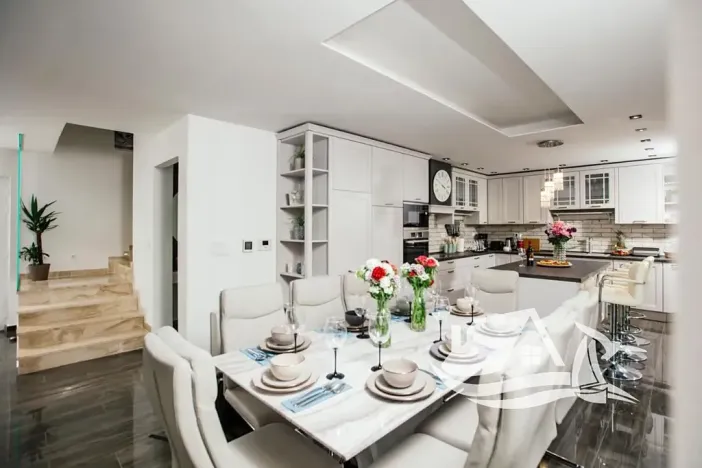 Prodej vily, Podstrana, Chorvatsko, 220 m2