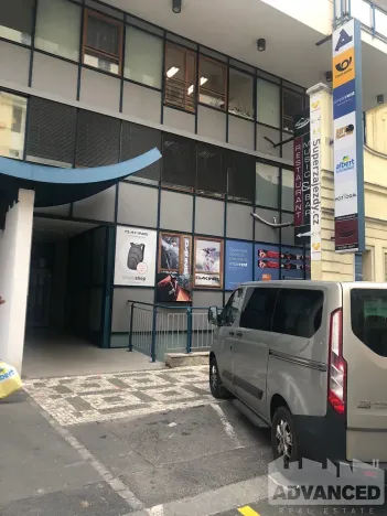 Pronájem garážového stání, Praha - Vinohrady, Hradecká, 12 m2