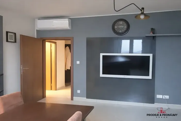 Pronájem bytu 2+kk, Praha - Vysočany, Pod Harfou, 54 m2