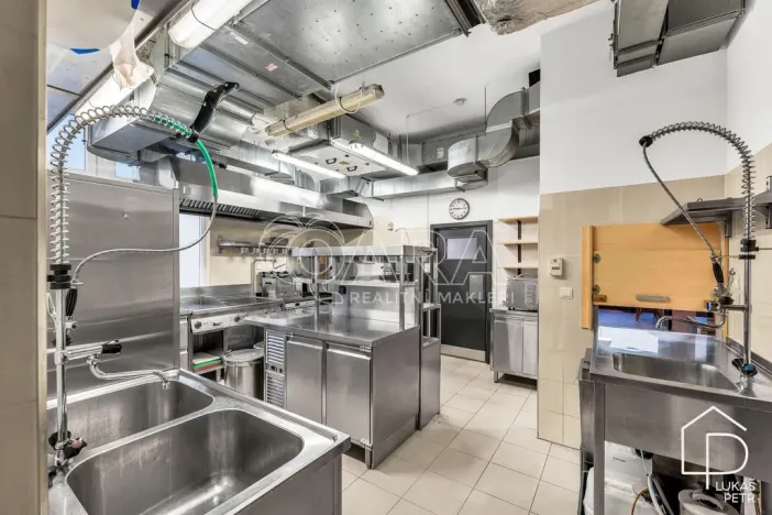 Pronájem restaurace, Praha - Čakovice, Theinova, 187 m2