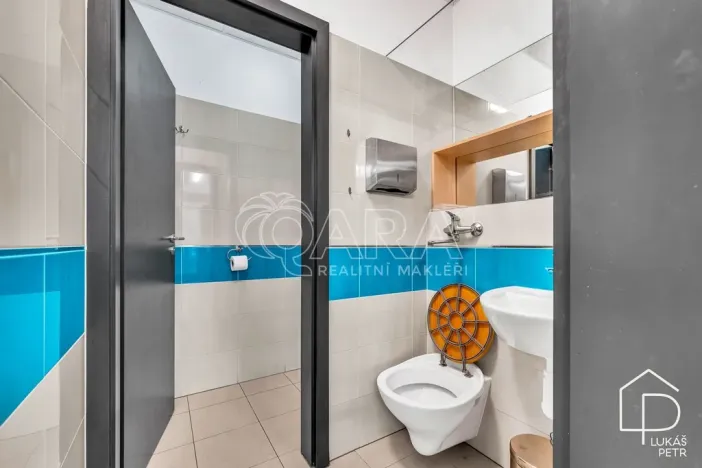 Pronájem restaurace, Praha - Čakovice, Theinova, 187 m2