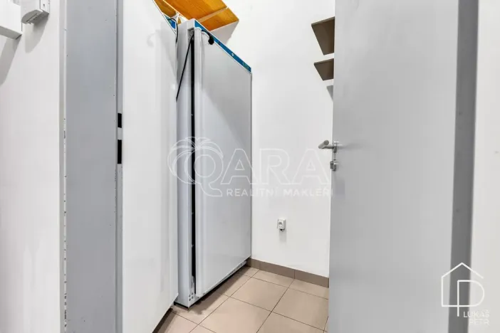 Pronájem restaurace, Praha - Čakovice, Theinova, 187 m2