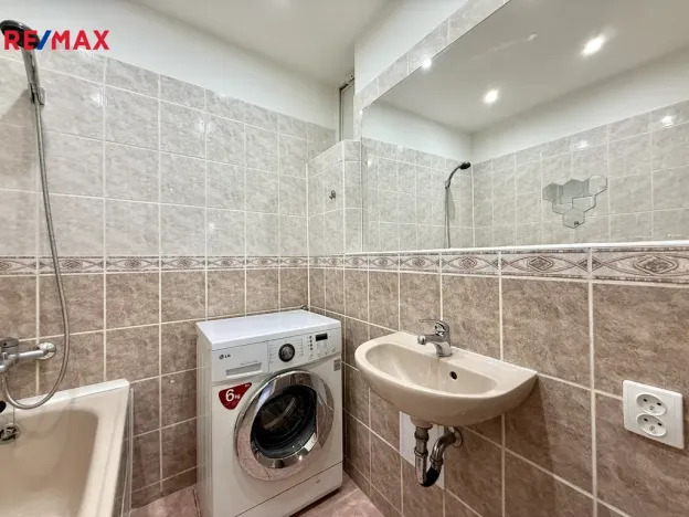 Prodej bytu 2+1, Karlovy Vary - Rybáře, Majakovského, 64 m2