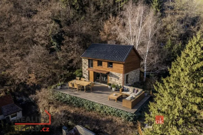 Prodej chaty, Týn nad Vltavou - Hněvkovice na levém břehu Vltavy, 80 m2