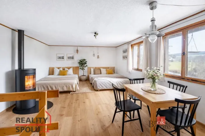 Prodej chaty, Týn nad Vltavou - Hněvkovice na levém břehu Vltavy, 80 m2