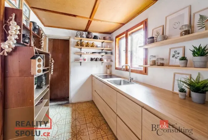 Prodej chaty, Týn nad Vltavou - Hněvkovice na levém břehu Vltavy, 80 m2