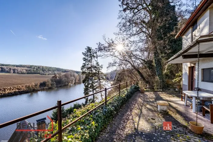 Prodej chaty, Týn nad Vltavou - Hněvkovice na levém břehu Vltavy, 80 m2