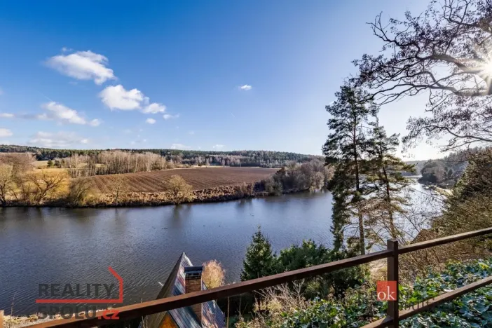 Prodej chaty, Týn nad Vltavou - Hněvkovice na levém břehu Vltavy, 80 m2