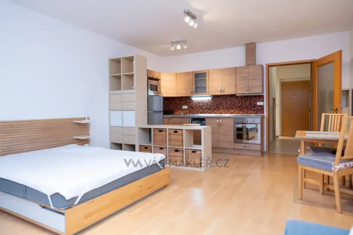 Pronájem bytu 1+kk, Praha - Liboc, Naardenská, 46 m2