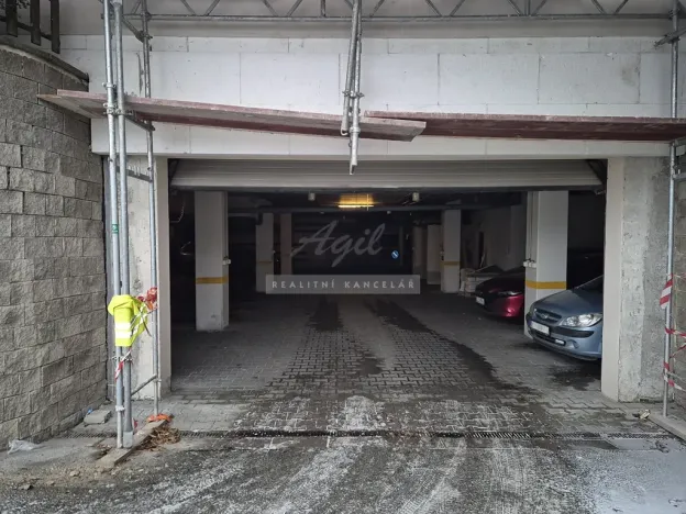 Pronájem garážového stání, Brno, 15 m2