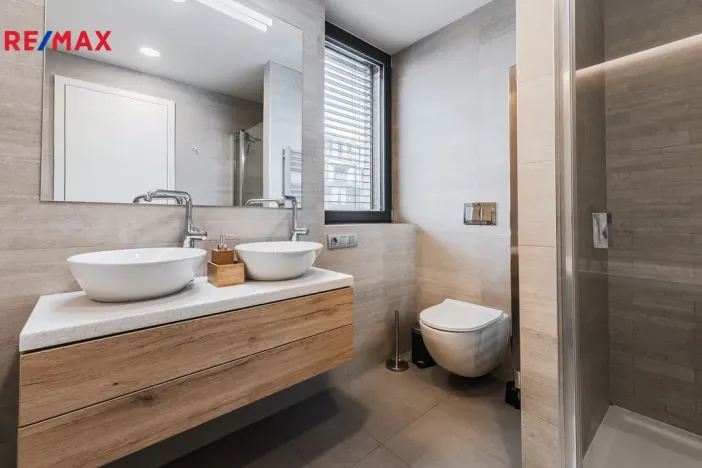 Pronájem bytu 3+kk, Praha - Libeň, Menclova, 96 m2