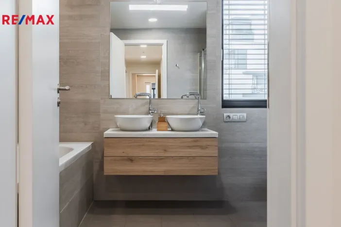 Pronájem bytu 3+kk, Praha - Libeň, Menclova, 96 m2