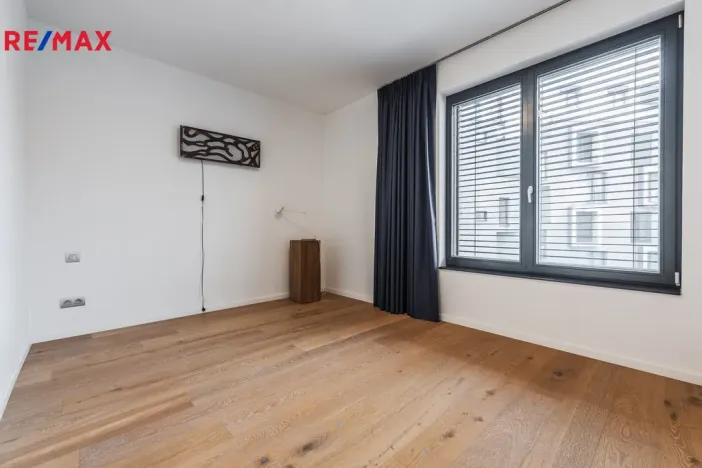 Pronájem bytu 3+kk, Praha - Libeň, Menclova, 96 m2