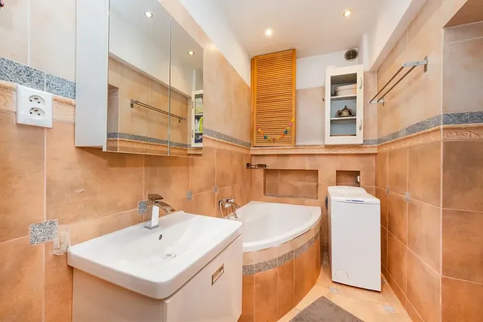 Pronájem bytu 2+1, Praha - Kobylisy, U třešňovky, 68 m2