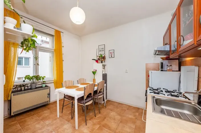 Pronájem bytu 2+1, Praha - Kobylisy, U třešňovky, 68 m2