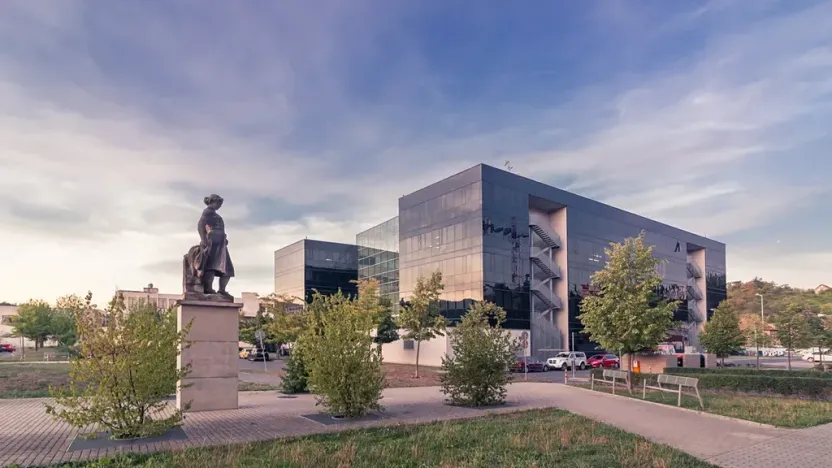 Pronájem kanceláře, Praha - Modřany, Mezi vodami, 610 m2