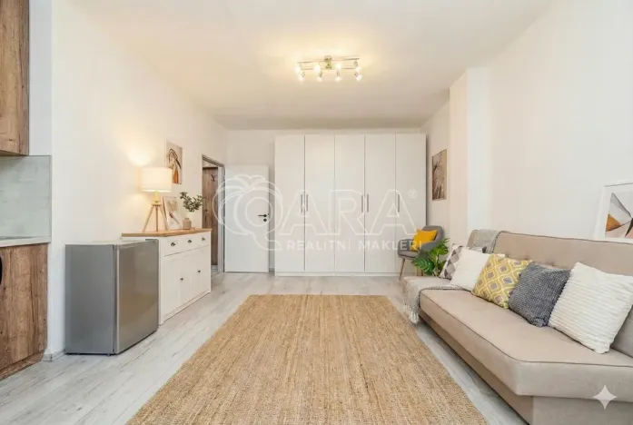 Prodej bytu 1+kk, Kralupy nad Vltavou - Lobeček, nám. Mládežníků, 27 m2