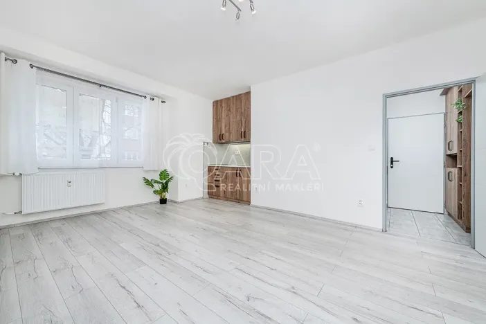 Prodej bytu 1+kk, Kralupy nad Vltavou - Lobeček, nám. Mládežníků, 27 m2