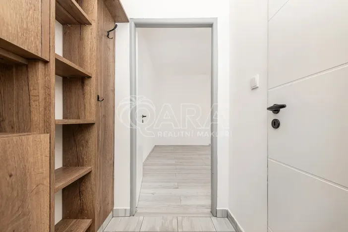 Prodej bytu 1+kk, Kralupy nad Vltavou - Lobeček, nám. Mládežníků, 27 m2