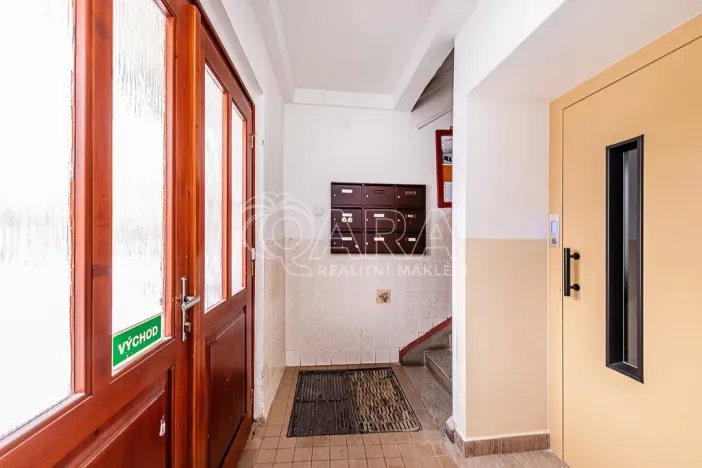 Prodej bytu 1+kk, Kralupy nad Vltavou - Lobeček, nám. Mládežníků, 27 m2