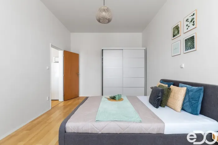 Prodej bytu 2+kk, Praha, Spojovací, 50 m2