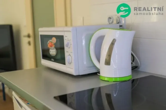 Pronájem bytu 1+kk, Praha - Jinonice, Pod Stolovou Horou, 32 m2