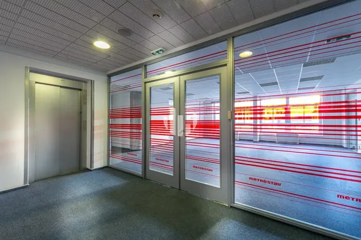 Pronájem kanceláře, Praha - Holešovice, Na Maninách, 1450 m2