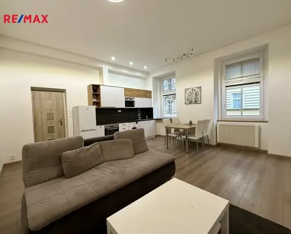 Pronájem bytu 2+kk, Plzeň, Kardinála Berana, 43 m2