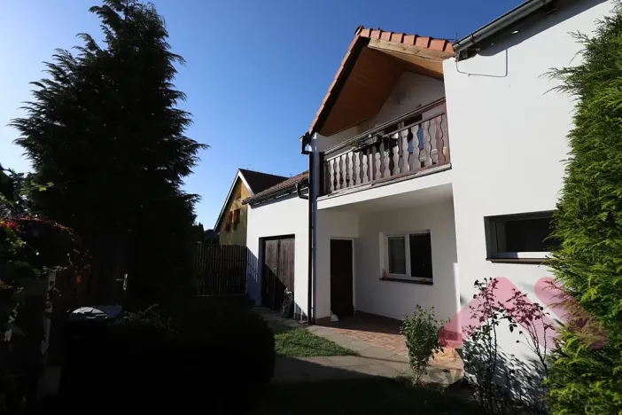 Pronájem rodinného domu, Vestec, Na Suchých, 142 m2
