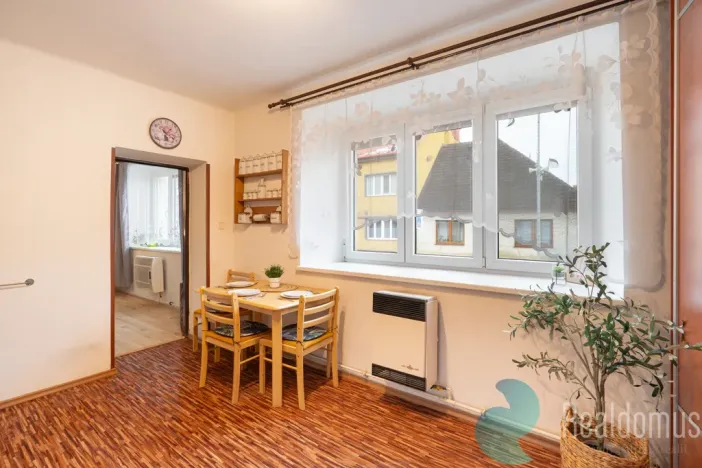 Prodej bytu 1+1, Lišov, třída 5. května, 42 m2