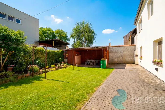 Prodej bytu 1+1, Lišov, třída 5. května, 42 m2