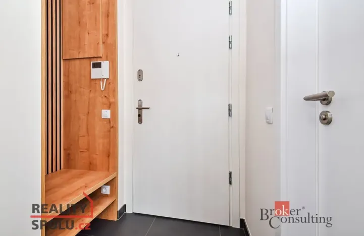 Prodej bytu 1+kk, Praha - Dolní Chabry, Ústecká, 31 m2