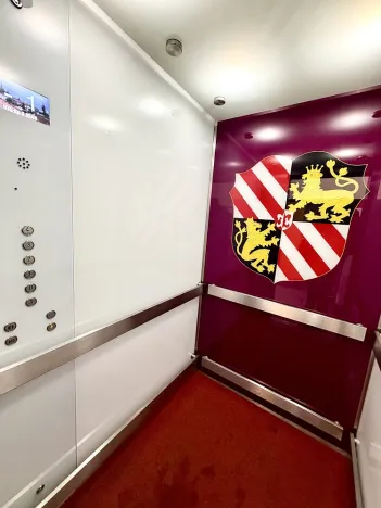 Pronájem skladu, Praha - Malá Strana, Malostranské náměstí, 210 m2