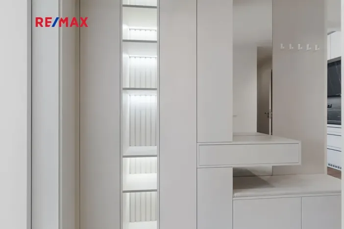 Pronájem bytu 2+kk, Praha - Karlín, Křižíkova, 79 m2